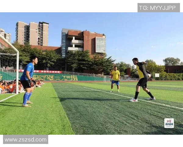 穿上球衣展现背影魅力足球明星的独特风采与激情瞬间